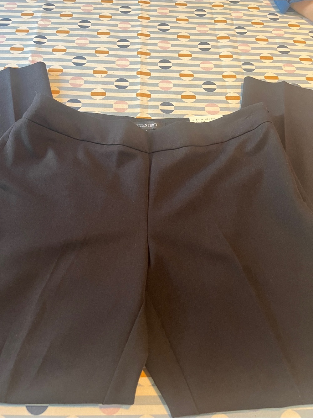 Ellen Tracy Poly- Rayon- Spandex Black Ankle Pants Mid Rise Side Zip- size 8